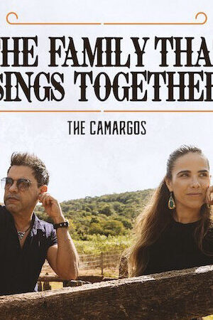 Xem phim Gia đình chung tiếng hát Nhà Camargo  - The Family That Sings Together The Camargos (2021)